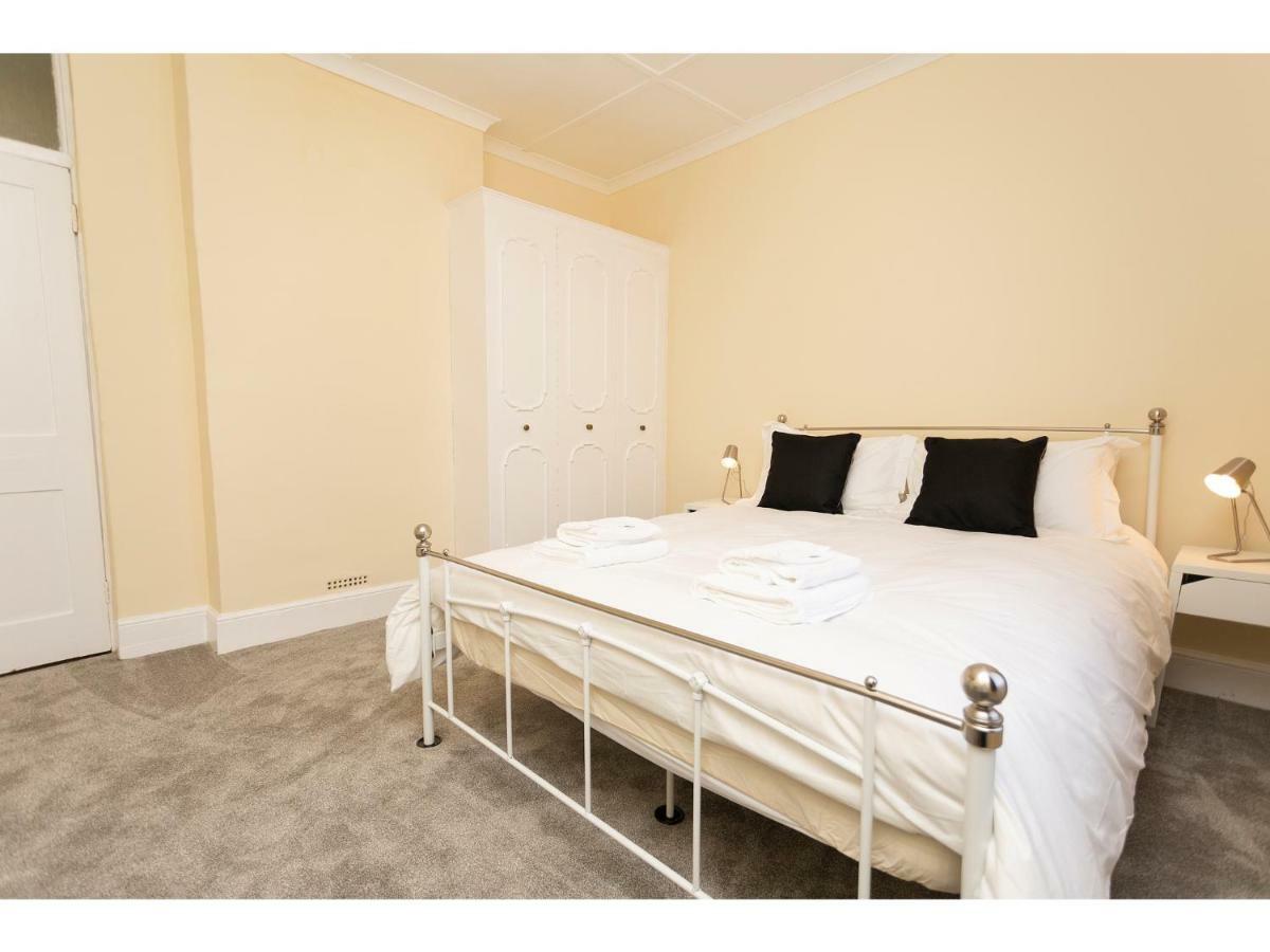Sandown Villa Holiday Home Дийл Екстериор снимка