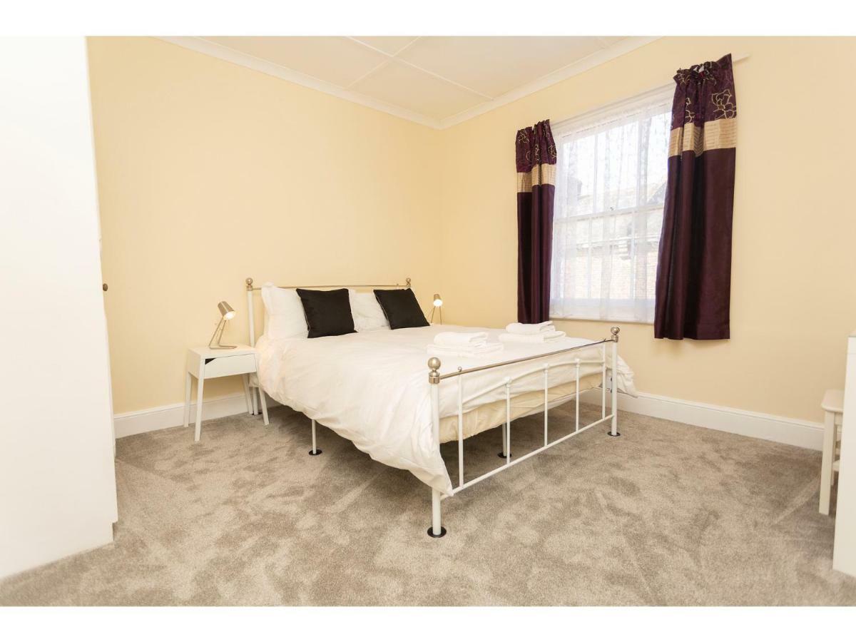 Sandown Villa Holiday Home Дийл Екстериор снимка