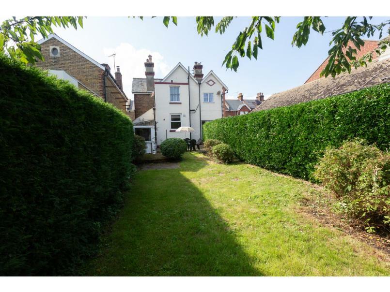 Sandown Villa Holiday Home Дийл Екстериор снимка