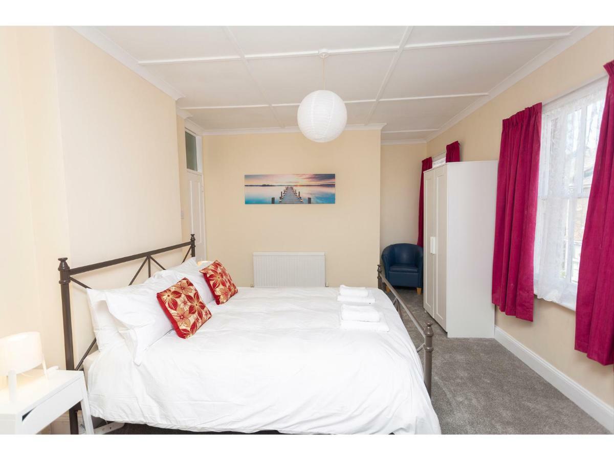Sandown Villa Holiday Home Дийл Екстериор снимка