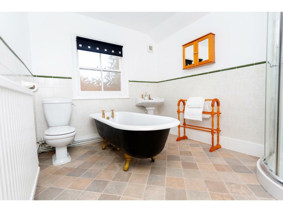 Sandown Villa Holiday Home Дийл Екстериор снимка