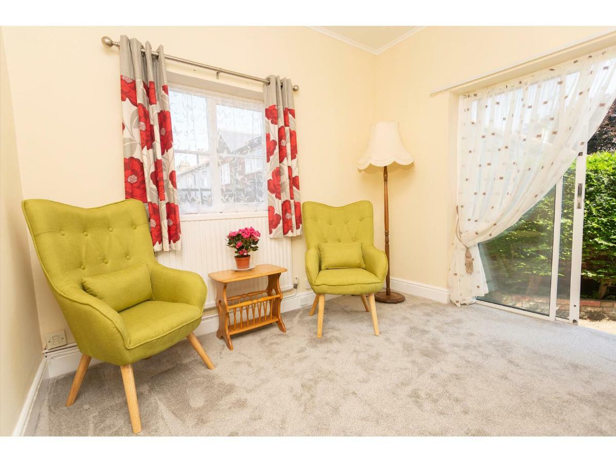 Sandown Villa Holiday Home Дийл Екстериор снимка